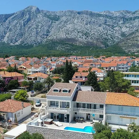 Domenica Villa *